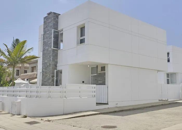 Pearl Pe15 * Protaras